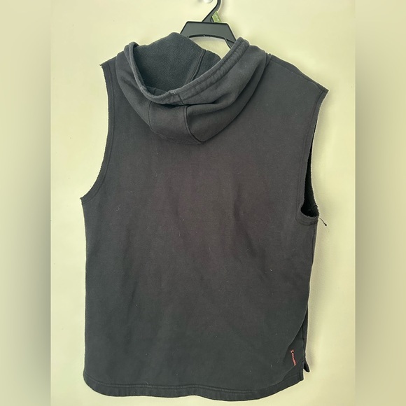 Under‎ Armour Black Sleeveless vest with Red Text - Picture 3 of 8